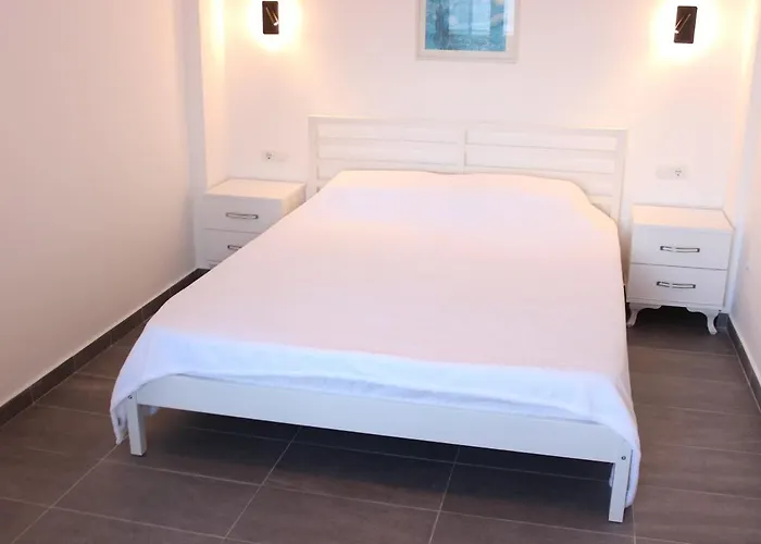 Karya Is 50 Meters From The 博德鲁姆